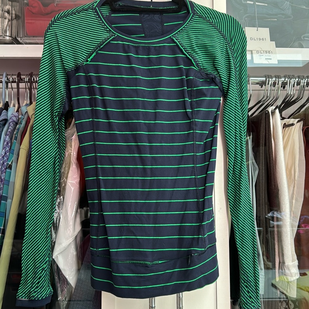 Lululemon rulu size 4 running top